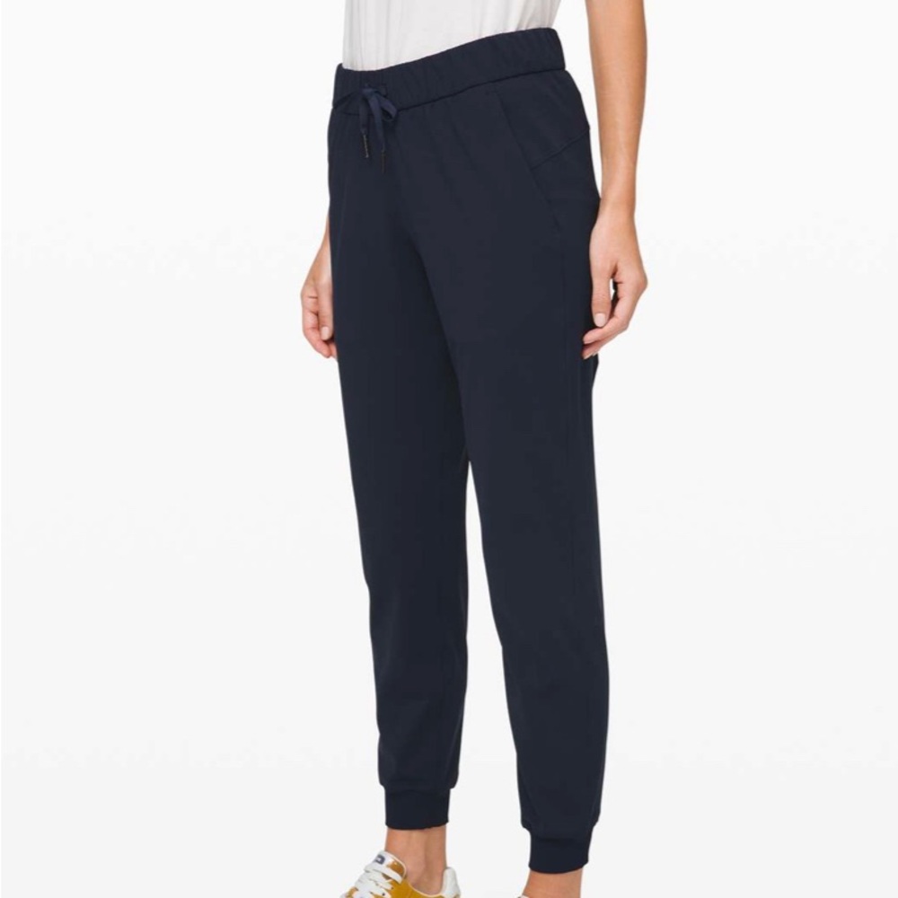 Lululemon On the Fly Jogger, Size 8